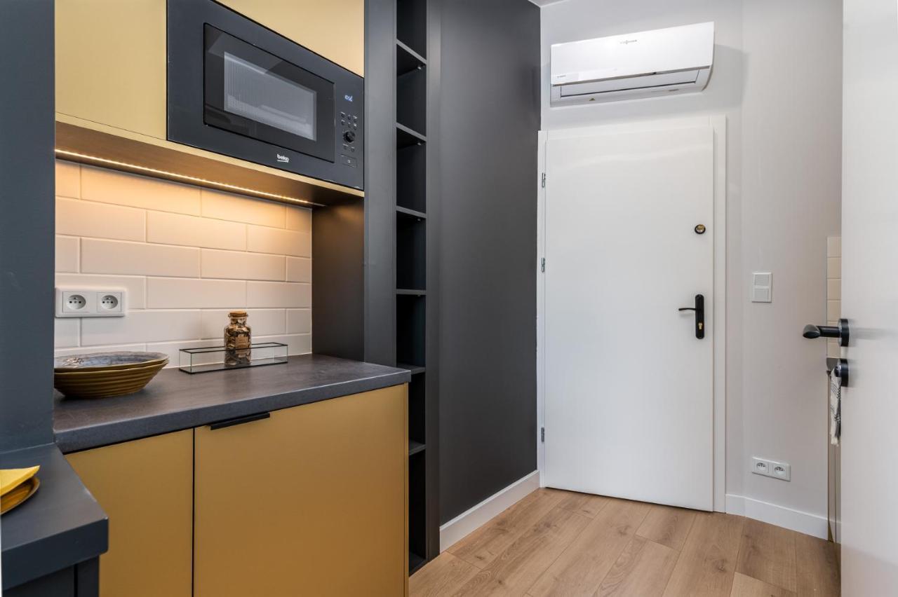 Apartment Smart - Old Town & Main Train Station - By Upstairs Krakow
